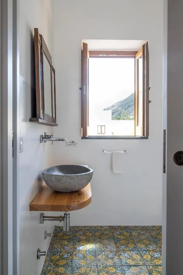 Konukevi Iancura - B&B Di Design A Salina Santa Marina Salina